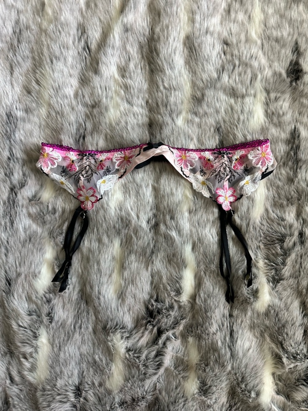 NWT Victoria's Secret Pink black lace  Floral Garter Belt M/L